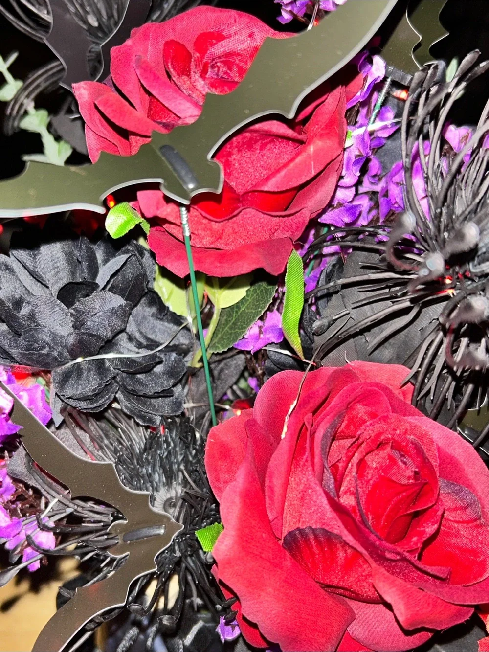 “SHADOW PEOPLE” LARGE HALLOWEEN/SPOOKY/GOTHIC FAUX FLORAL ARRANGEMENT W/ LIGHTS!